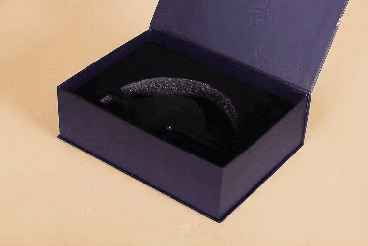 Dyed paper used as luxury gift box lining material providing consistent color and premium packaging appearance