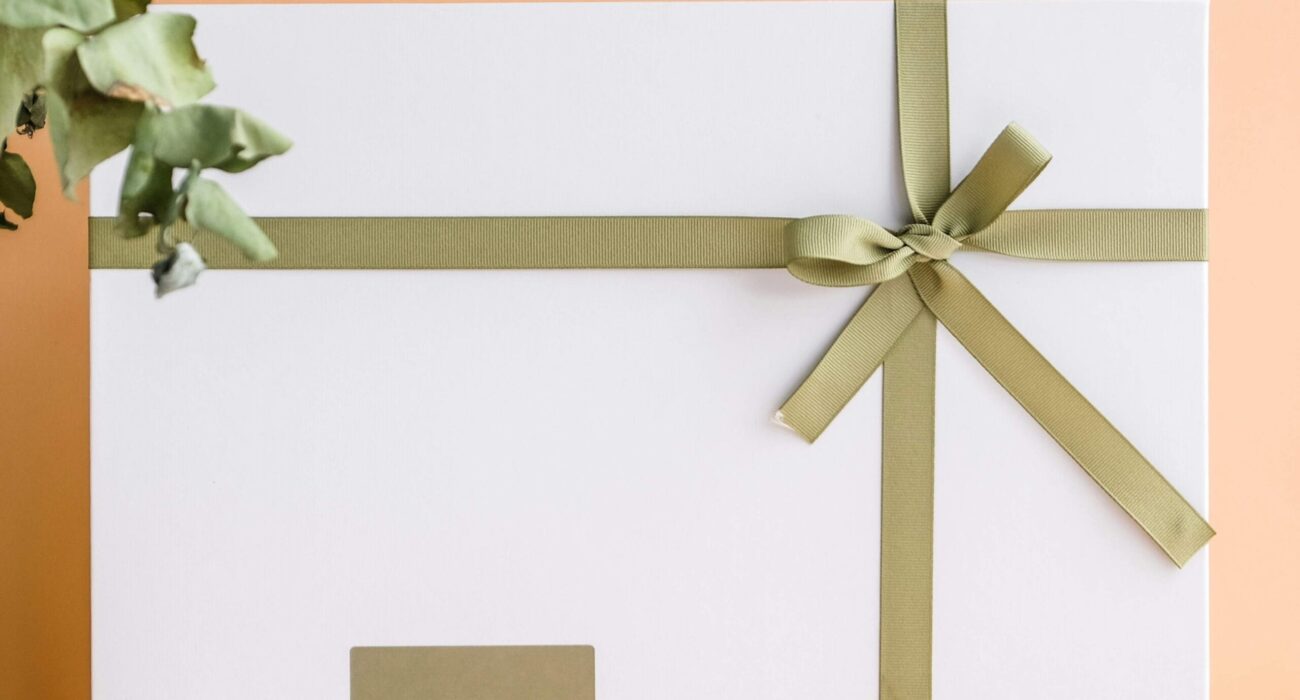 Premium greyboard gift box with tray inserts for jewelry and cosmetics packaging