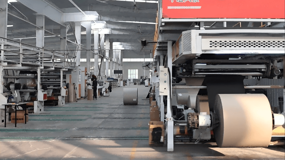 Large-scale composite cardboard production workshop of China grey board manufacturer hongtuscenery, demonstrating mass production capacity for packaging grey board