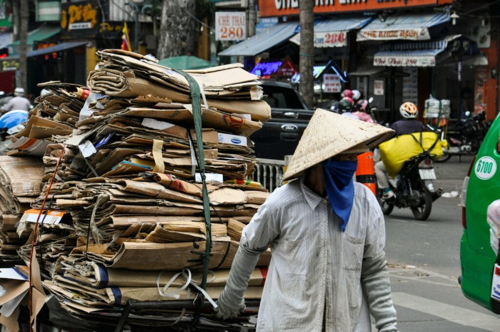 Recycled paper pulp used for grey board production, highlighting 100% recycled materials and eco-friendly cosmetic packaging solution