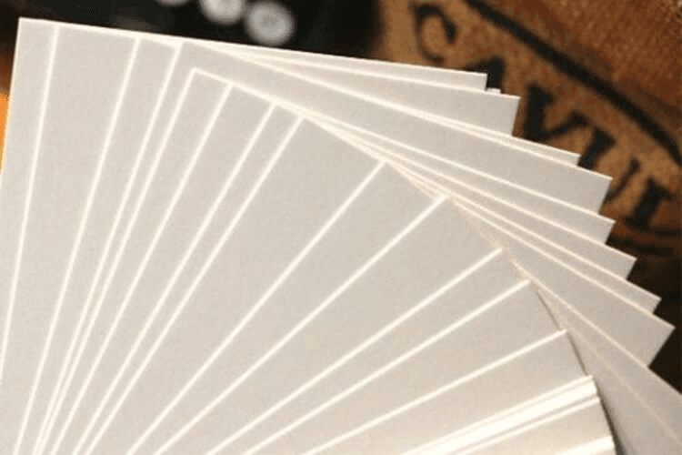 White cardboard sheet used for folding carton packaging with smooth bright surface, suitable for high-quality printing in retail and cosmetic boxes.